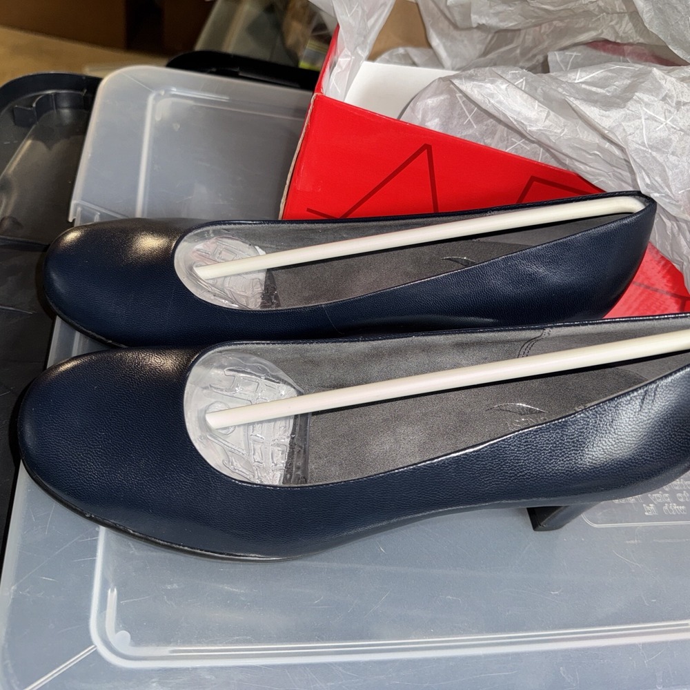 AEROSOLES NICE PLAY Dark Blue Leather Pumps Heels Memory Foam Comfort 9.5M NIB